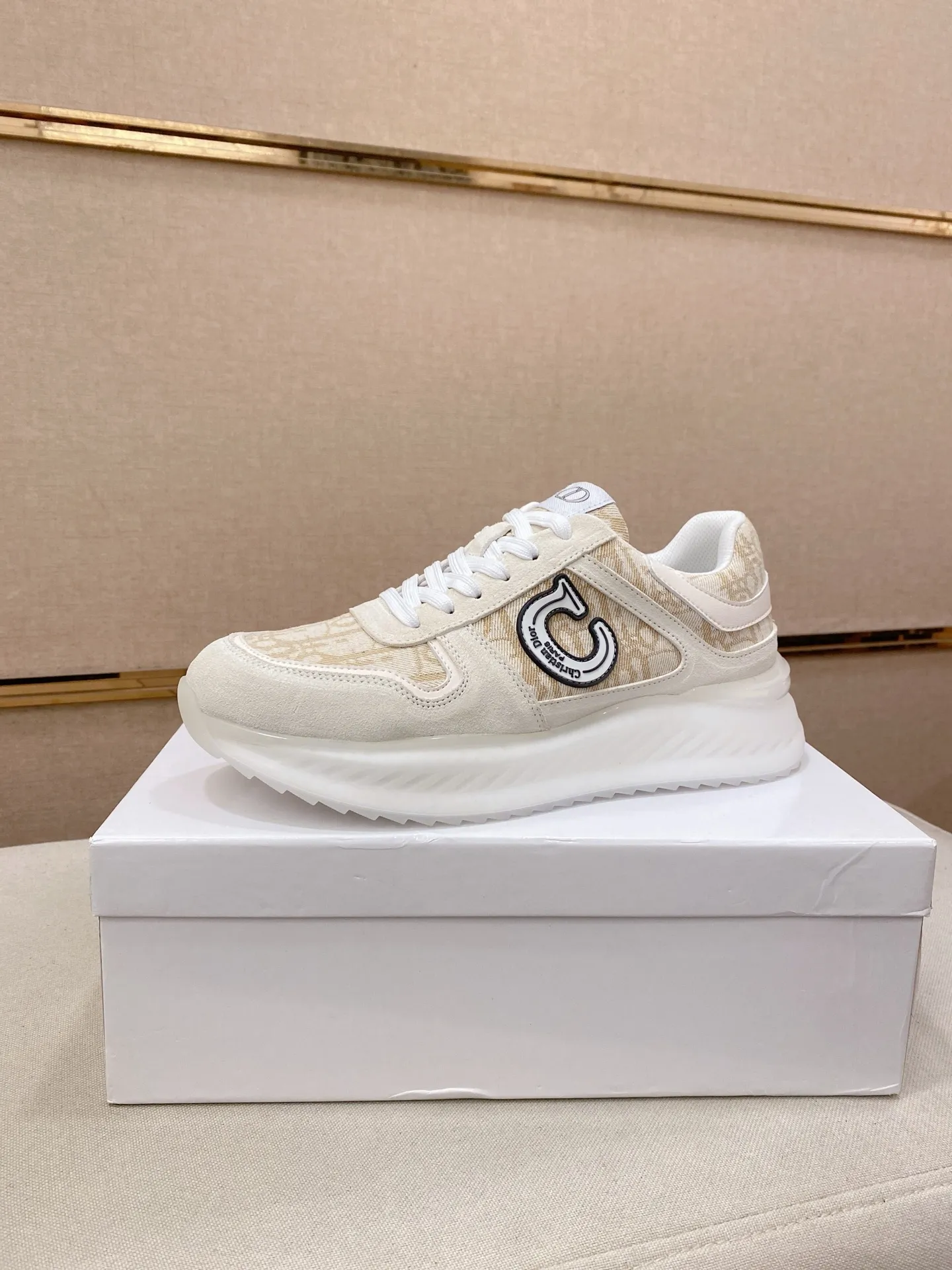 Men's shoes💰 462💰🇮🇹🇮🇹Dior d The new model is on sale at the same time at the counter. The upper 🇮🇹 is imported Italian first-layer cowhide, and the lining is fully imported sheepskin 💪💪. It is a complete 1⃣️ to 1⃣️ replica 🇮🇹💪💪, ⚠ Sole: The original sole is specially provided by the original factory. The exclusive movable molded sole is super comfortable. ⚠Original factory single goods, 🔍🔍high quality, you can enter and leave the counter at will, welcome to compare⚠. Code number:38-44